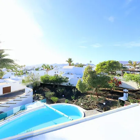 Wonderful Puerto Del Carmen Location Cilla Sea Views Large Pool Area Lanzarote Villa *