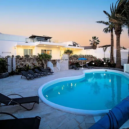 Wonderful Puerto Del Carmen Location Cilla Sea Views Large Pool Area Lanzarote Tias