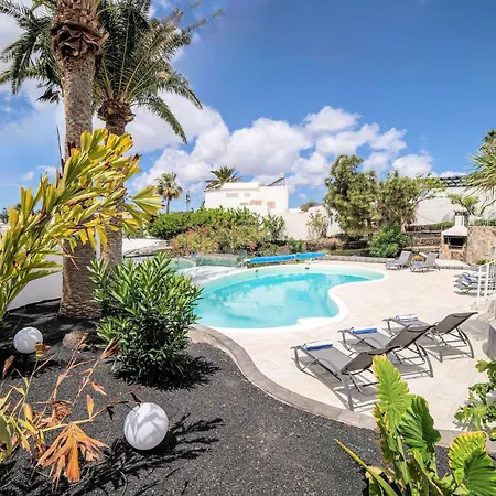 Villa Wonderful Puerto Del Carmen Location Cilla Sea Views Large Pool Area Lanzarote *